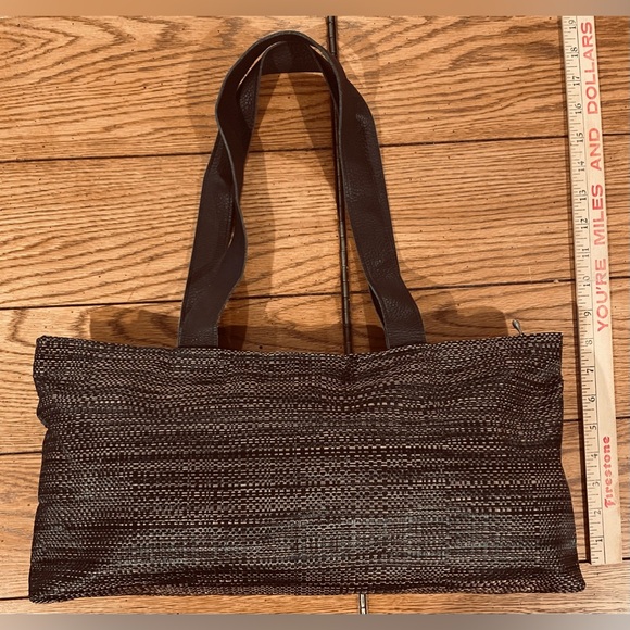 LIKE NEW Chilewich Woven Rectangular Tote,color black/copper - Picture 3 of 9